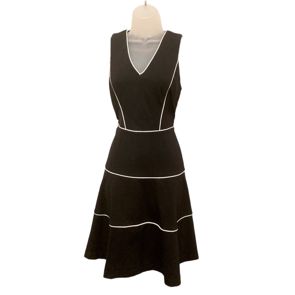 Banana Republic Women’s Size 6 Sleeveless Black Knit Dress With White Piping